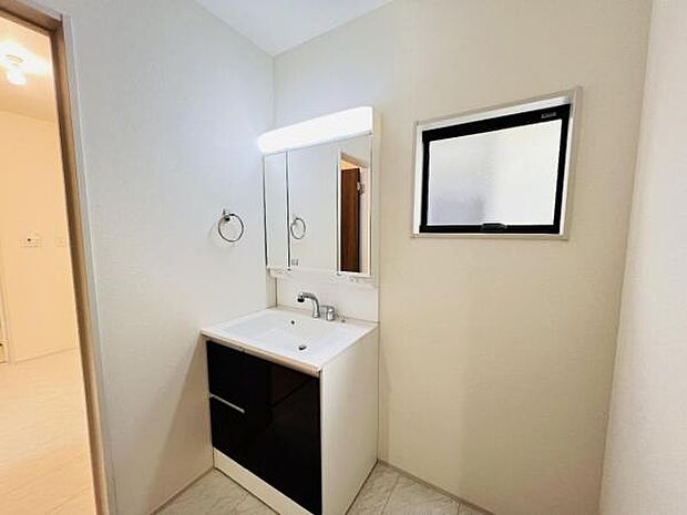 脱衣所は小さなお子様がいるご家庭にも重宝されます。