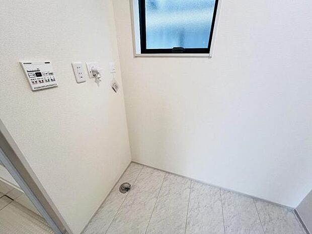 お天気を気にせずお洗濯ができ、室内干し可能です。