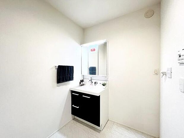 脱衣所は小さなお子様がいるご家庭にも重宝されます。