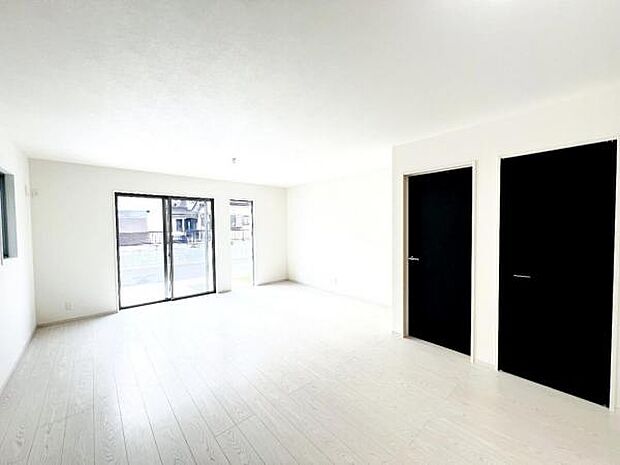 家族団らんの場所としてゆったりと居心地の良いリビングです。