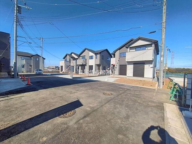 前面道路を含めた現地写真です。