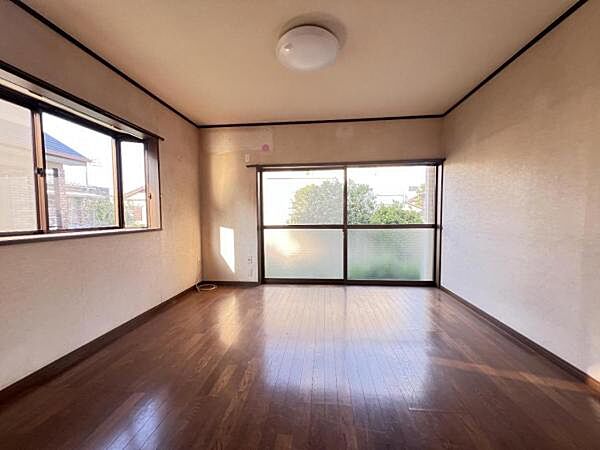家族団らんの場所としてゆったりと居心地の良いリビングです。