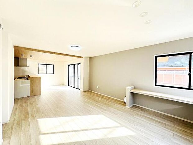 家族団らんの場所としてゆったりと居心地の良いリビングです。