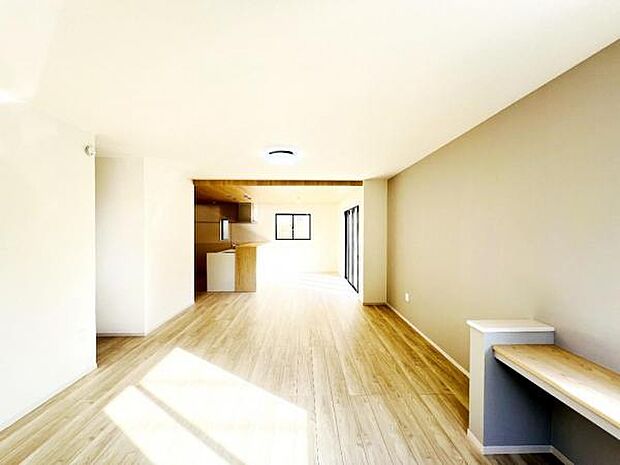 リビングダイニングになります。ご家族そろっての素敵な空間になりそうですね。