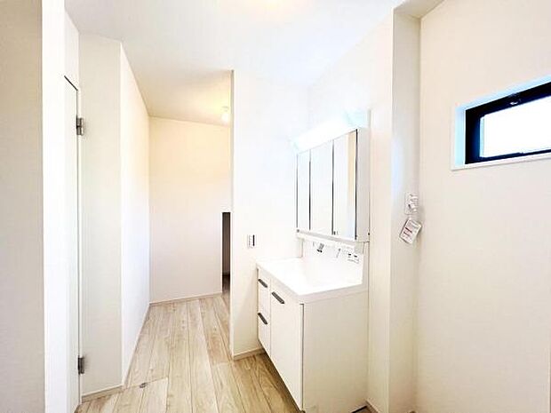 脱衣所は小さなお子様がいるご家庭にも重宝されます。