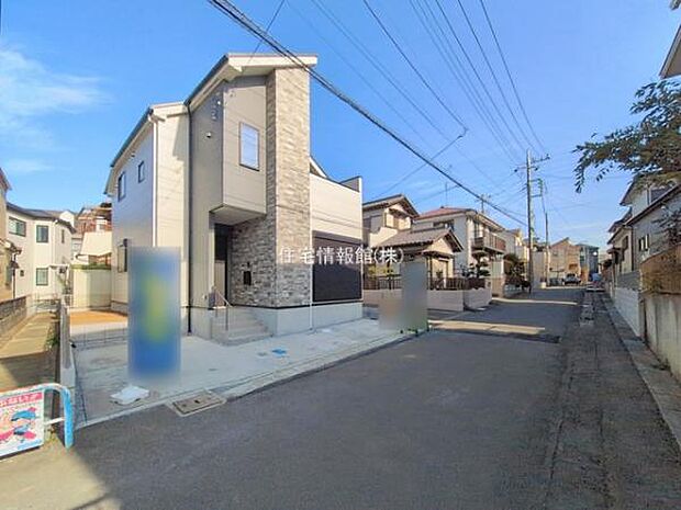 前面道路を含めた現地写真です。