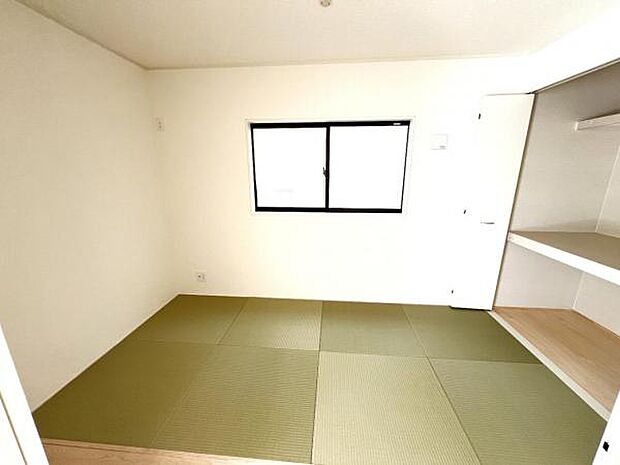 和室スペースです。畳のお部屋は寛げる空間ですね。