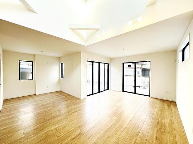 ご家族の温かい時間を演出するダイニングスペースです。