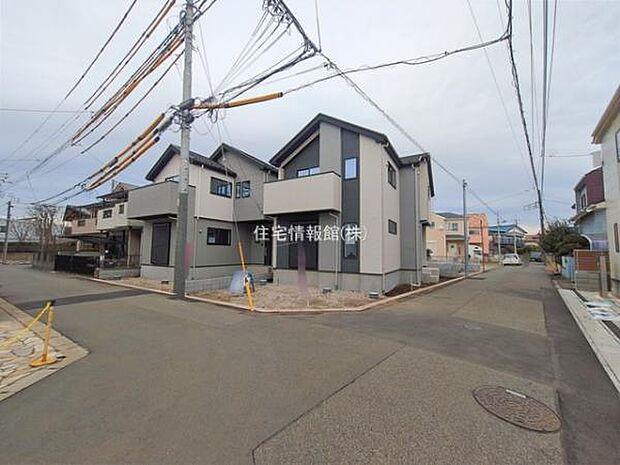 前面道路を含めた現地写真です。