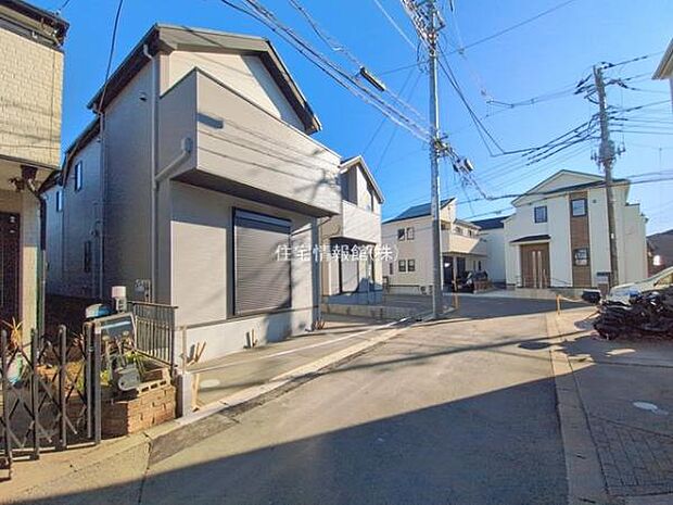 前面道路を含めた現地写真です。