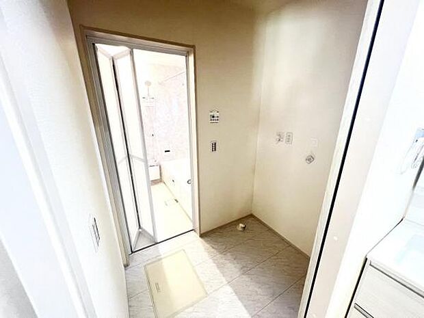 脱衣所は小さなお子様がいるご家庭にも重宝されます。