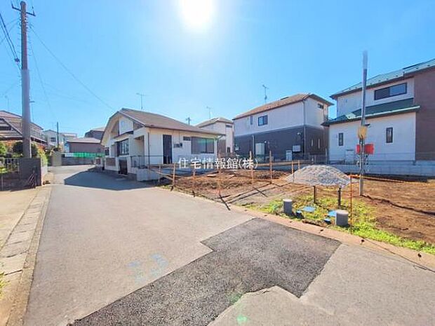 前面道路を含めた現地写真です。