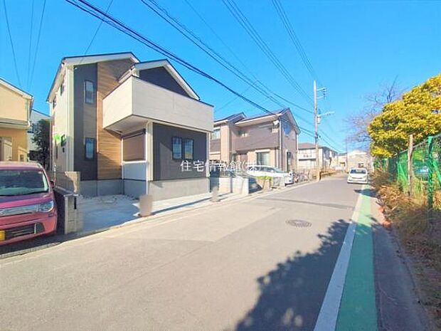 前面道路を含めた現地写真です。