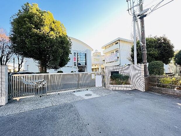 松戸市立第四中学校まで約1061m（徒歩14分）