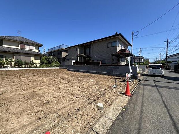 前面道路を含めた現地写真です。ぜひ周辺環境も併せてご覧ください。