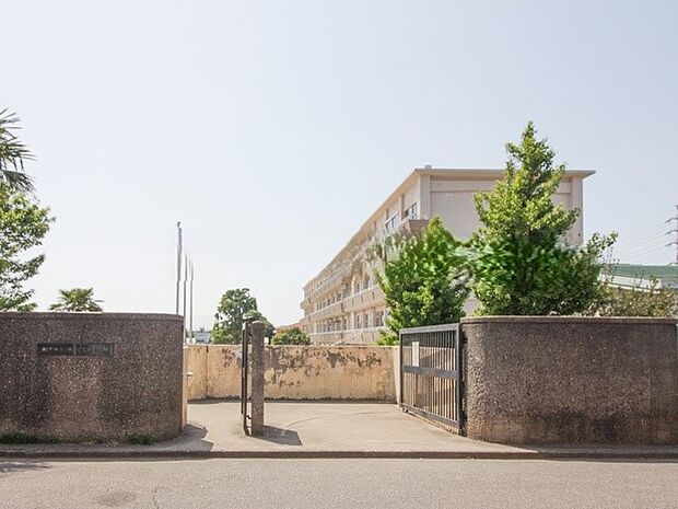 松戸市立栗ケ沢中学校まで約1270m(徒歩16分)