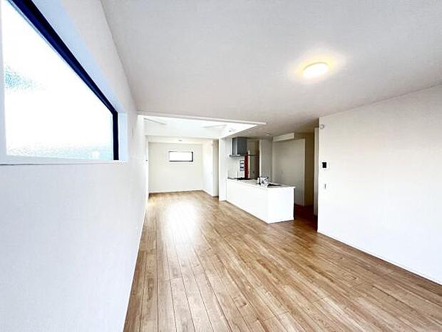 リビングダイニングになります。ご家族そろっての素敵な空間になりそうですね。