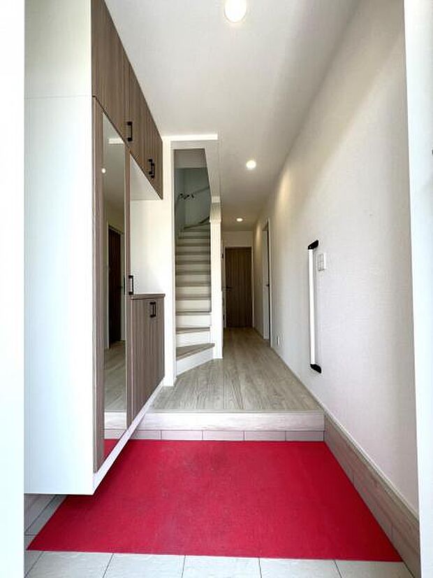 いつも気持ちよくご家族を迎えられる玄関です。