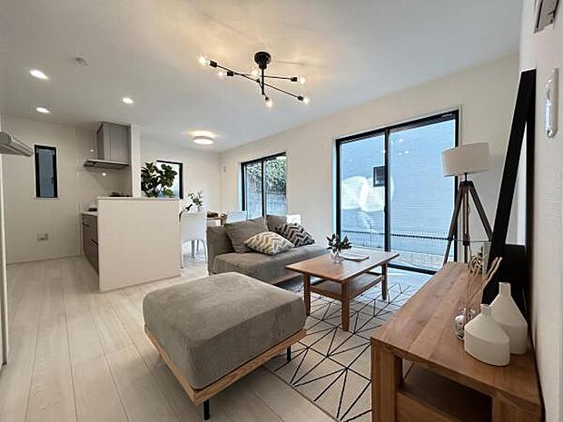 リビングダイニングになります。ご家族そろっての素敵な空間になりそうですね。