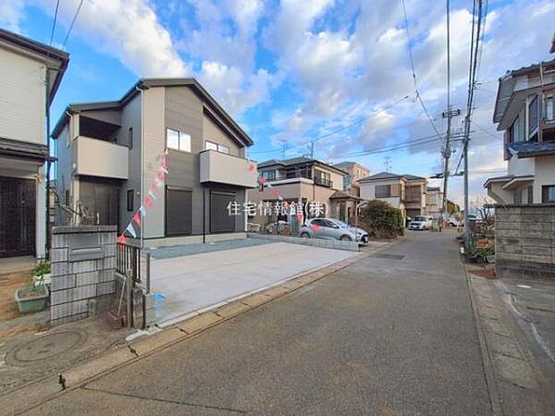 前面道路を含めた現地写真です。