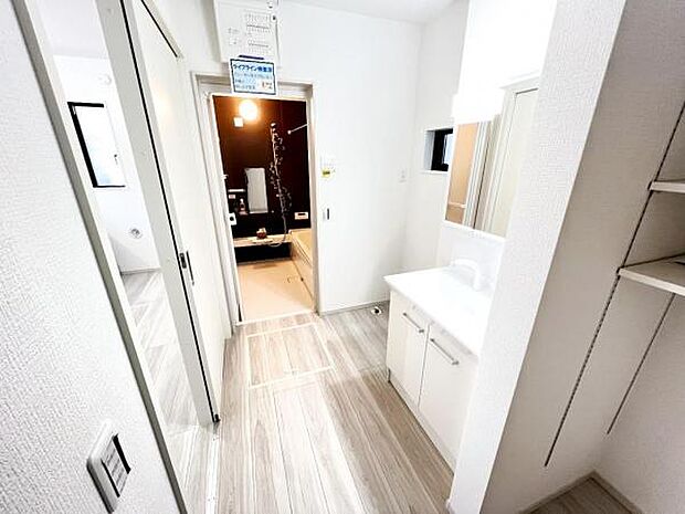 脱衣所は小さなお子様がいるご家庭にも重宝されます。