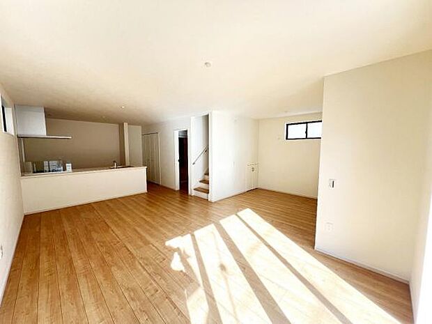 リビングダイニングになります。ご家族そろっての素敵な空間になりそうですね。