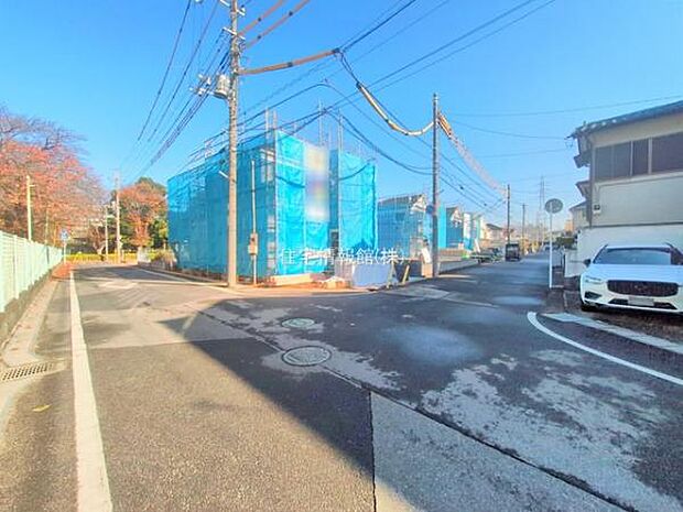 前面道路を含めた現地写真です。