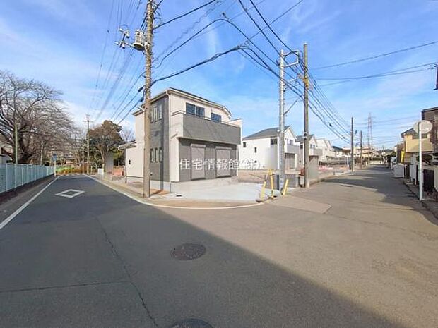 前面道路を含めた現地写真です。