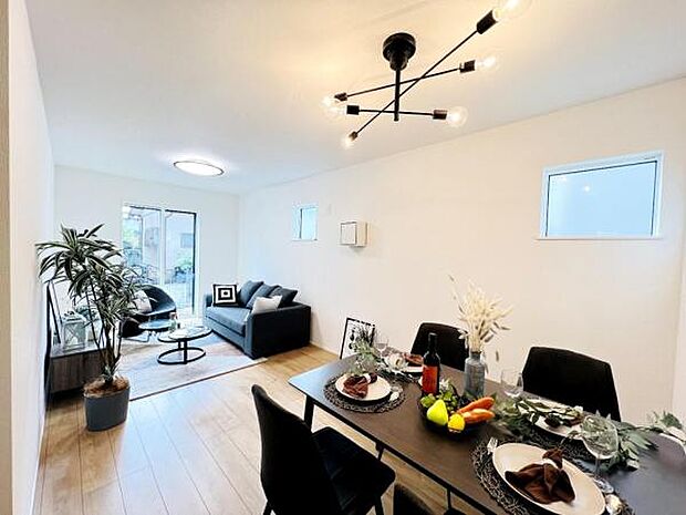 ご家族の温かい時間を演出するダイニングスペースです。