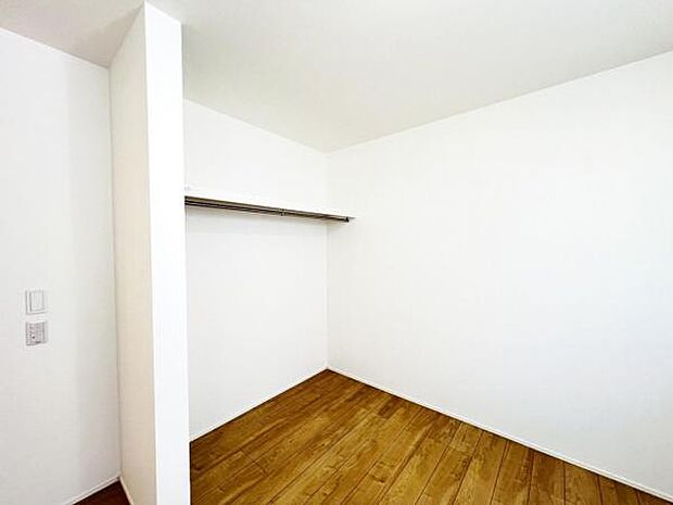 いつでもお部屋をスッキリお使い頂ける収納スペースを設置。