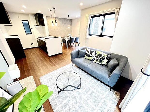 家族団らんの場所としてゆったりと居心地の良いリビングです。