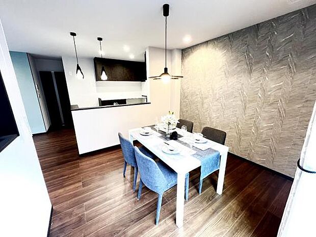 ご家族の温かい時間を演出するダイニングスペースです。