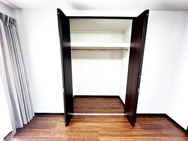 いつでもお部屋をスッキリお使い頂ける収納スペースを設置。