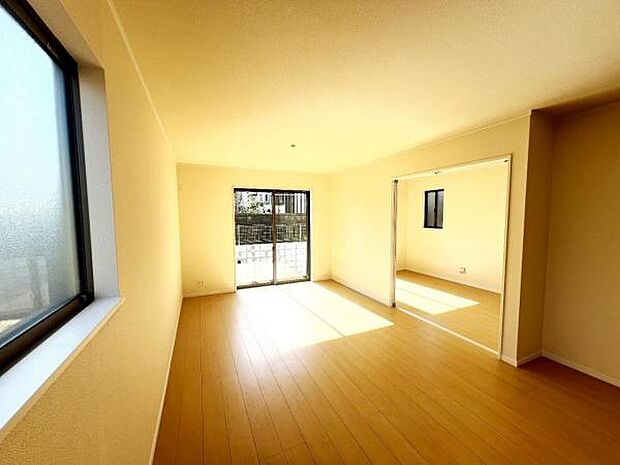 家族団らんの場所としてゆったりと居心地の良いリビングです。