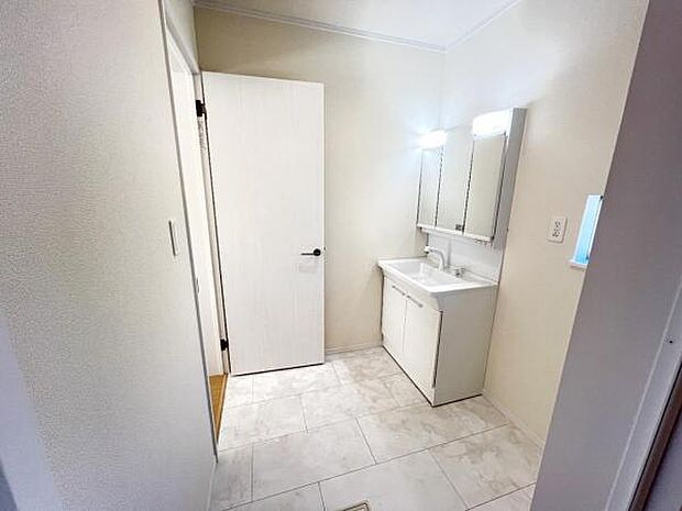 脱衣所は小さなお子様がいるご家庭にも重宝されます。