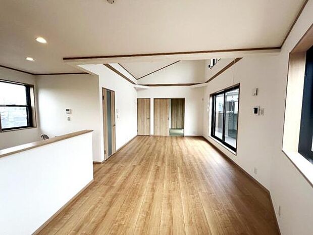 リビングダイニングになります。ご家族そろっての素敵な空間になりそうですね。