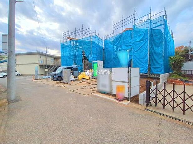 前面道路を含めた現地写真です。