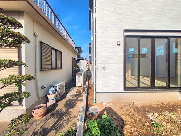 前面道路を含めた現地写真です。