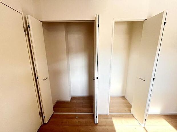 いつでもお部屋をスッキリお使い頂ける収納スペースを設置。