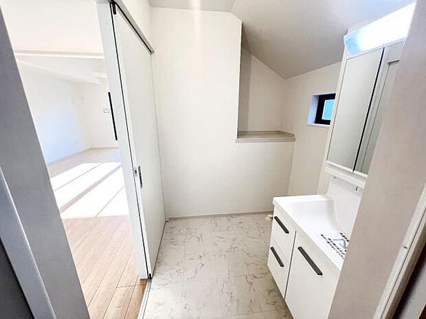 脱衣所は小さなお子様がいるご家庭にも重宝されます。