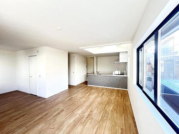 リビングダイニングになります。ご家族そろっての素敵な空間になりそうですね。