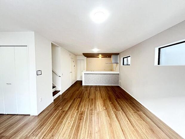 リビングダイニングになります。ご家族そろっての素敵な空間になりそうですね。