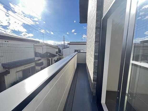 お洗濯ものを気持ち良く太陽の光で干せるのが嬉しいですね。