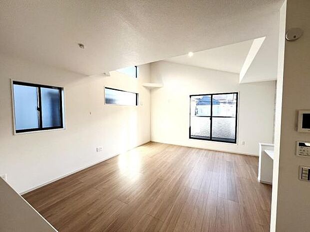 家族団らんの場所としてゆったりと居心地の良いリビングです。