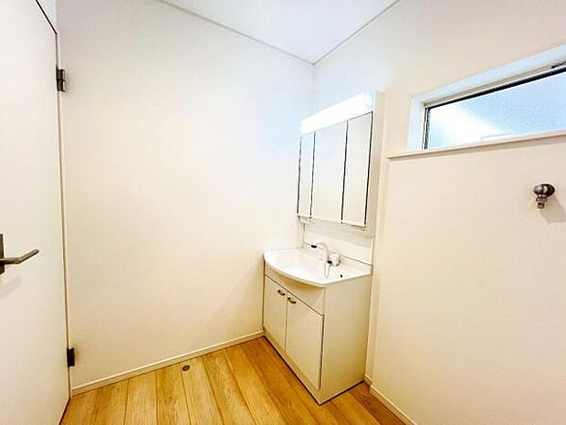 脱衣所は小さなお子様がいるご家庭にも重宝されます。