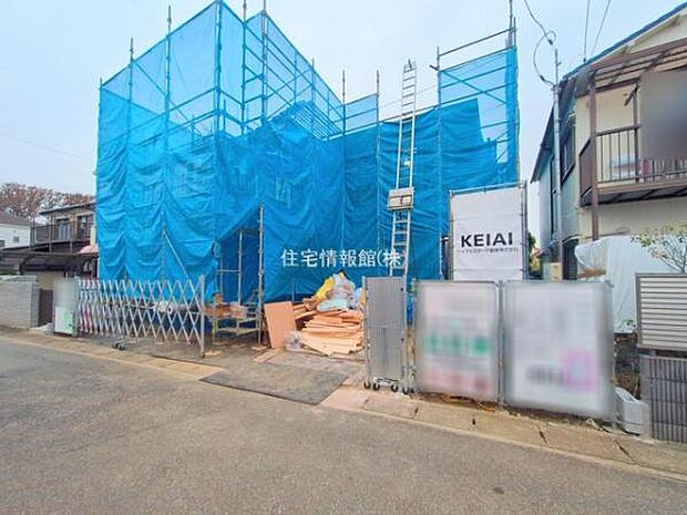 前面道路を含めた現地写真です。