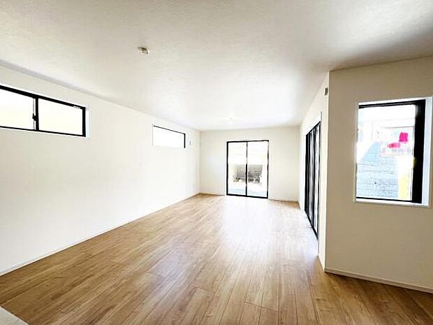 家族団らんの場所としてゆったりと居心地の良いリビングです。