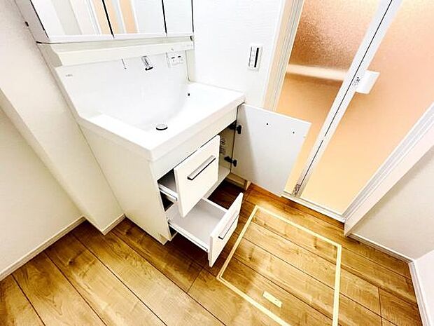 脱衣所は小さなお子様がいるご家庭にも重宝されます。