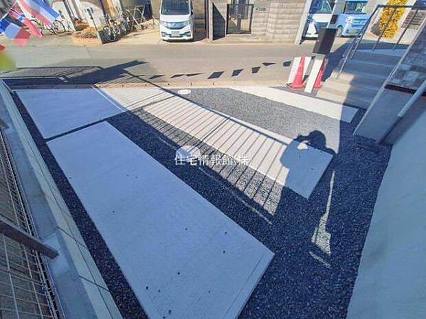 前面道路を含めた現地写真です。