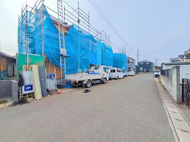 前面道路を含めた現地写真です。